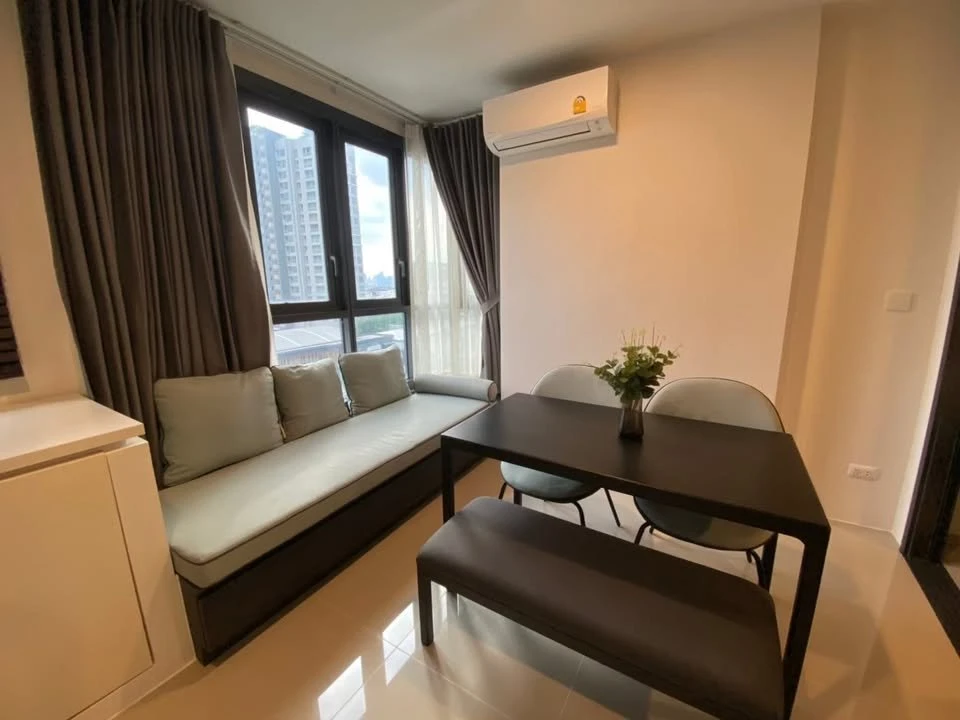 For rent: XT HUAIKHWANG, 9th floor, Building A, fully furnished, just bring your own luggage and move in.
