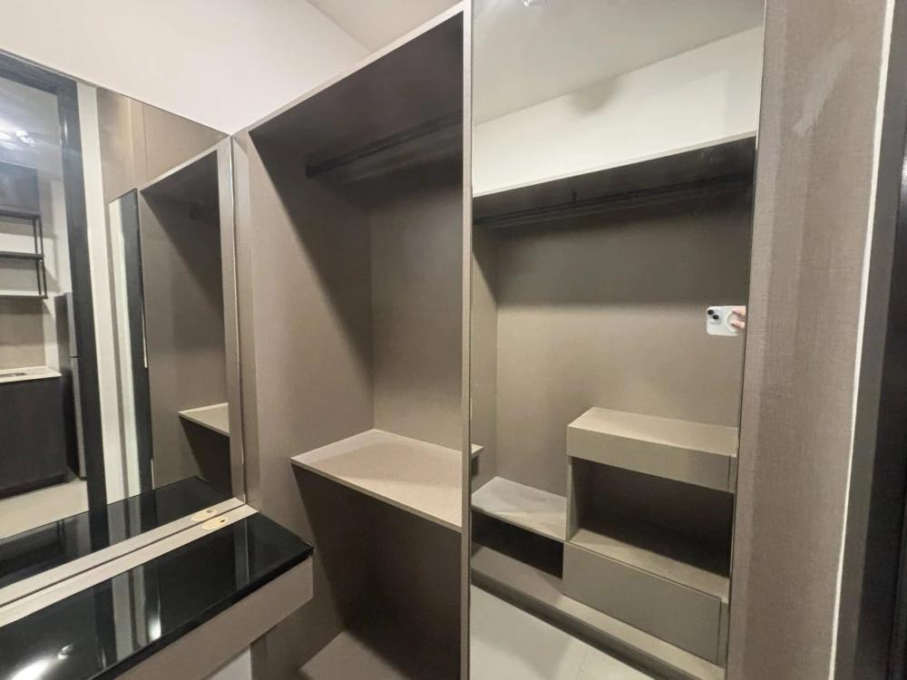 For rent: XT Huaikhwang, fully furnished, with a pleasant, shady garden view. Hurry and book before you miss out.