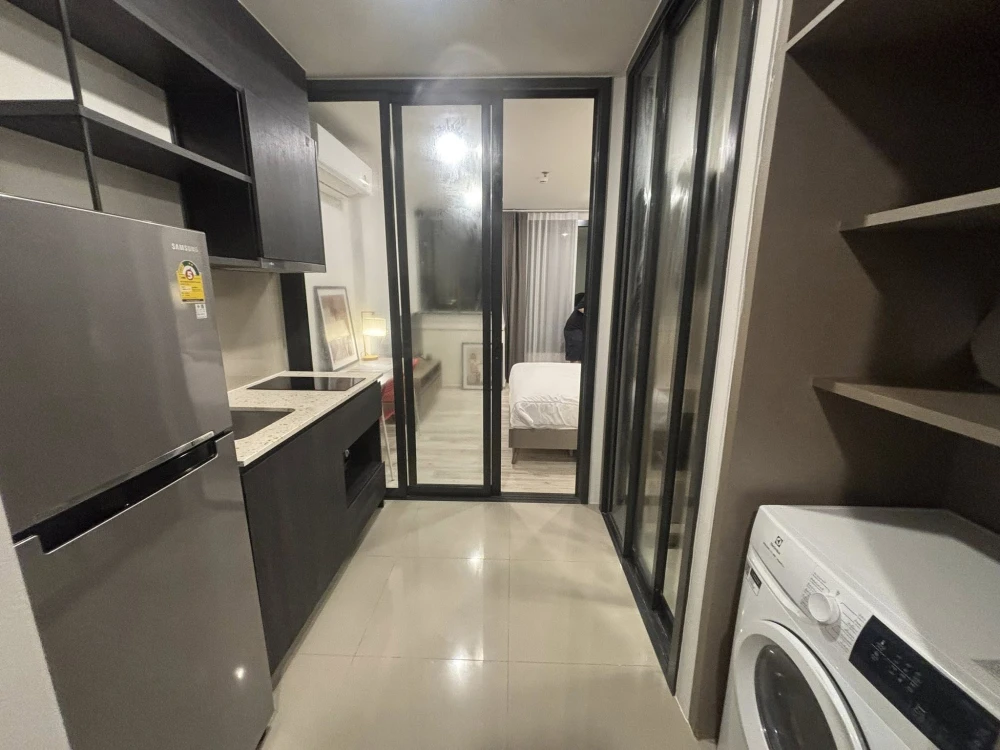 For rent: XT Huaikhwang, fully furnished, with a pleasant, shady garden view. Hurry and book before you miss out.