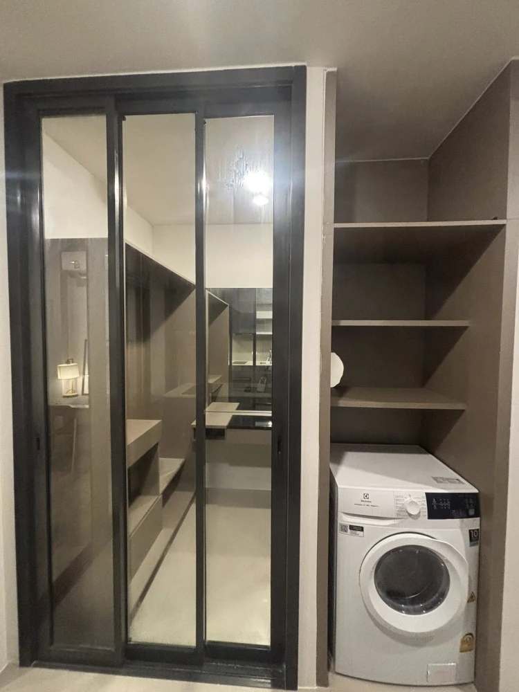 For rent: XT Huaikhwang, fully furnished, with a pleasant, shady garden view. Hurry and book before you miss out.