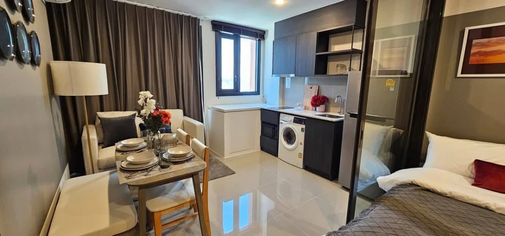 For rent: XT Huaikhwang, 27th floor, very high, fully decorated, stylish and comfortable, must reserve now.