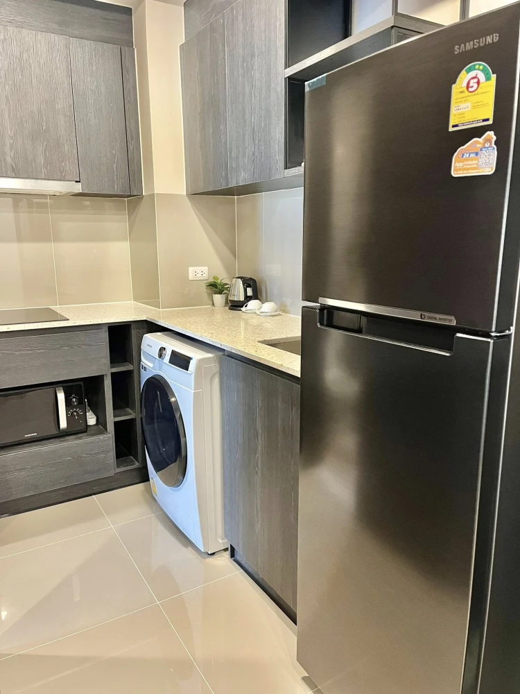 XT Huaikhwang for rent. High floor unit, spacious and fully furnished. Book now!