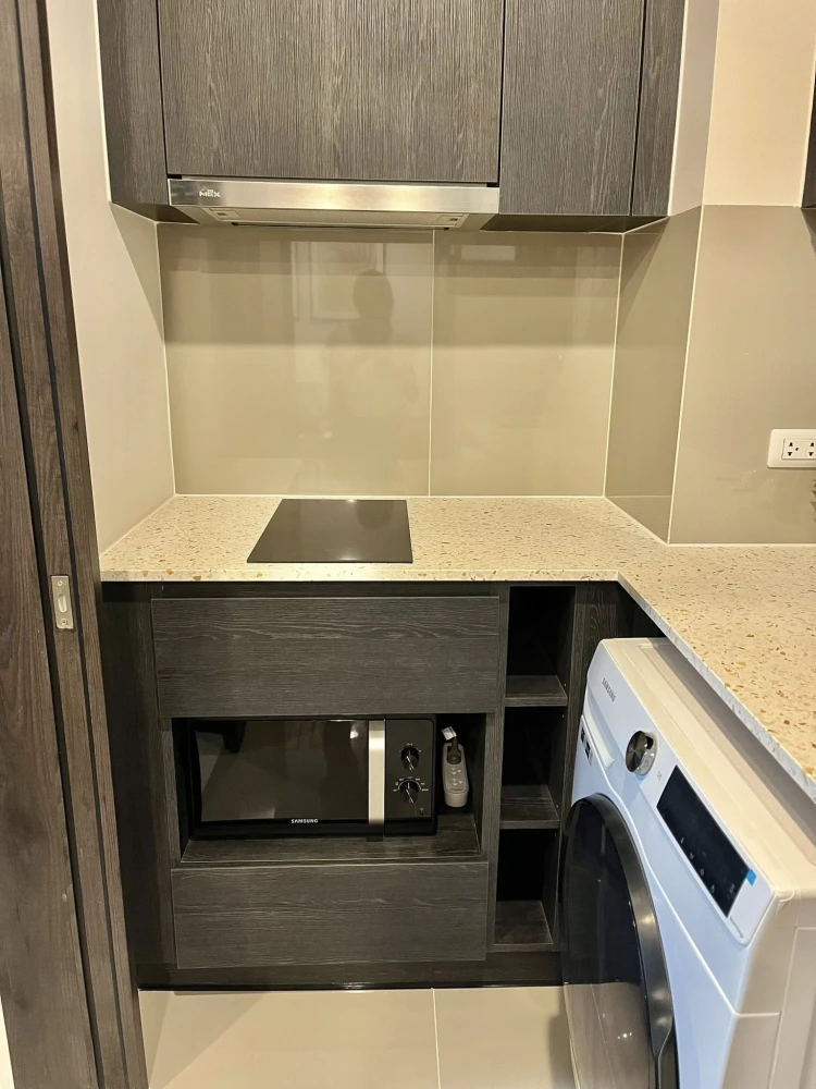 XT Huaikhwang for rent. High floor unit, spacious and fully furnished. Book now!