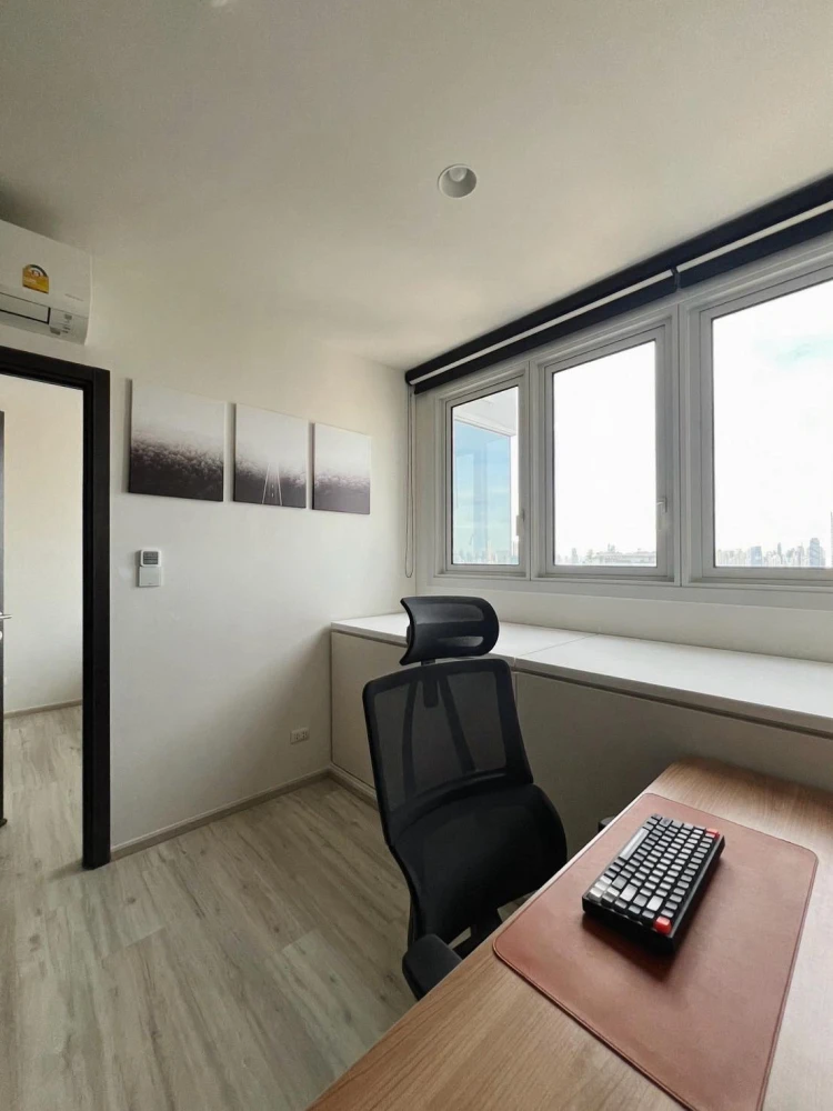 XT Huaikhwang for rent, nice room, 33rd floor, good location, beautiful view, not blocked, fully furnished, reserve now.