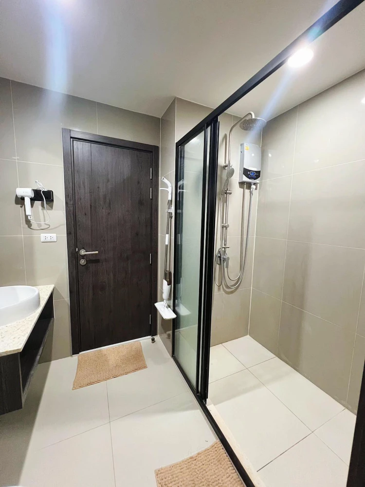 XT Huaikhwang for rent, nice room, 33rd floor, good location, beautiful view, not blocked, fully furnished, reserve now.