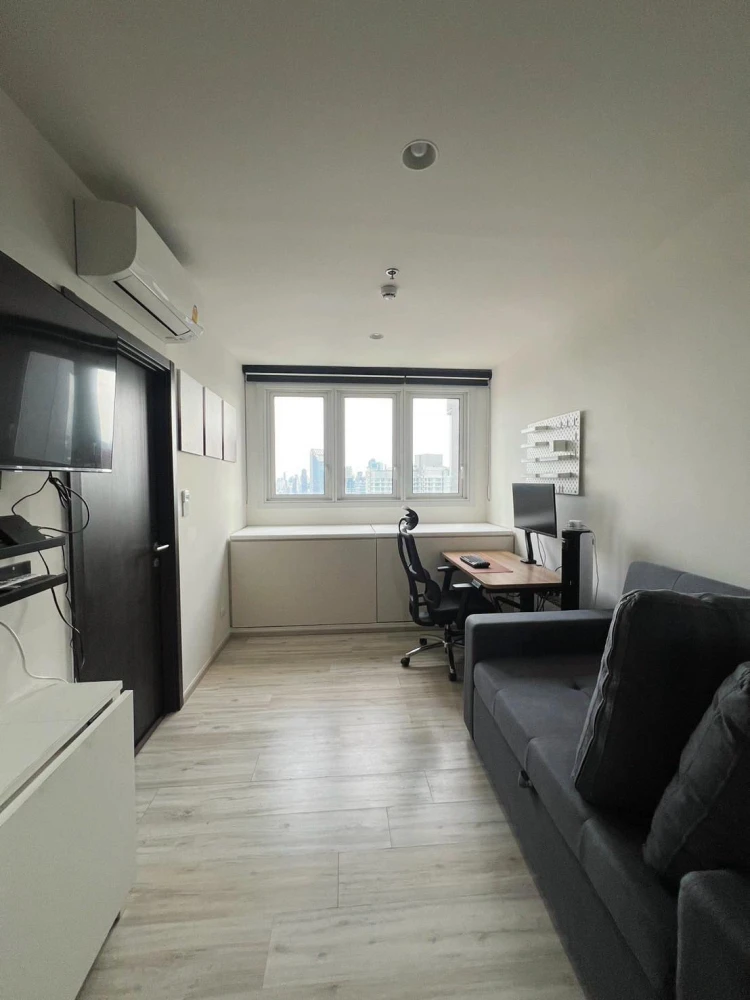 XT Huaikhwang for rent, nice room, 33rd floor, good location, beautiful view, not blocked, fully furnished, reserve now.