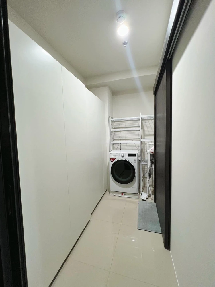 XT Huaikhwang for rent, nice room, 33rd floor, good location, beautiful view, not blocked, fully furnished, reserve now.