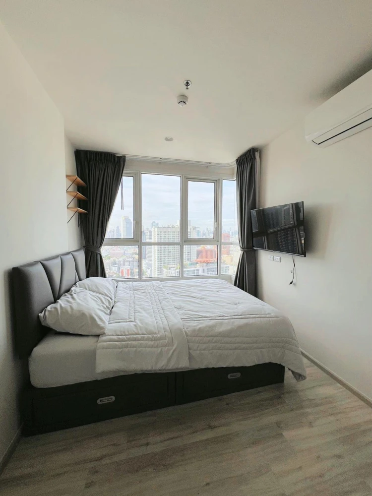 XT Huaikhwang for rent, nice room, 33rd floor, good location, beautiful view, not blocked, fully furnished, reserve now.