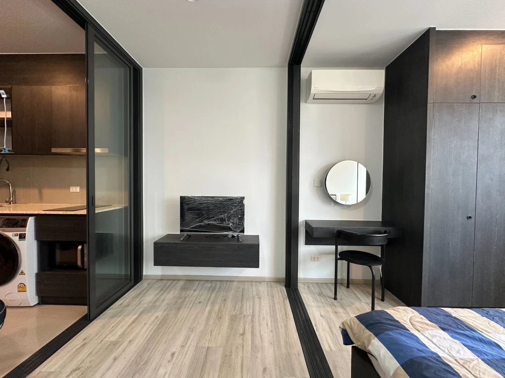 For rent: XT Huaikhwang, a nice room on the 7th floor, fully furnished, just bring your bags and move in.