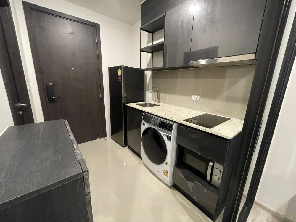 For rent: XT Huaikhwang, a nice room on the 7th floor, fully furnished, just bring your bags and move in.