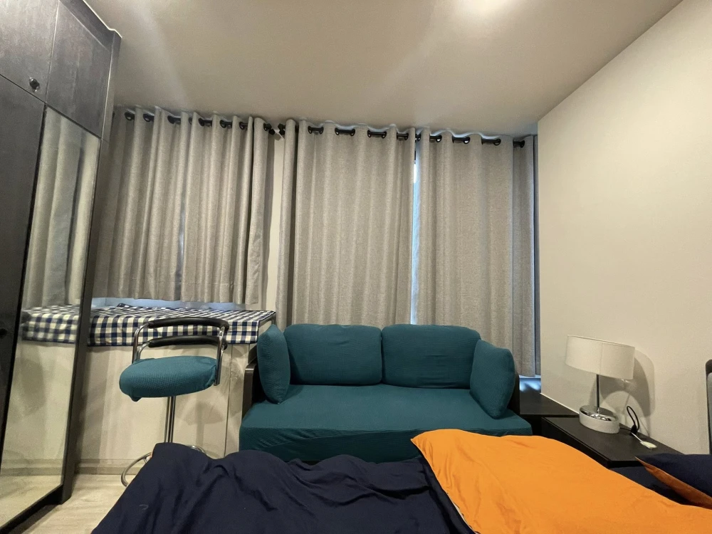 For rent: XT Huaikhwang, a nice room on the 7th floor, fully furnished, just bring your bags and move in.