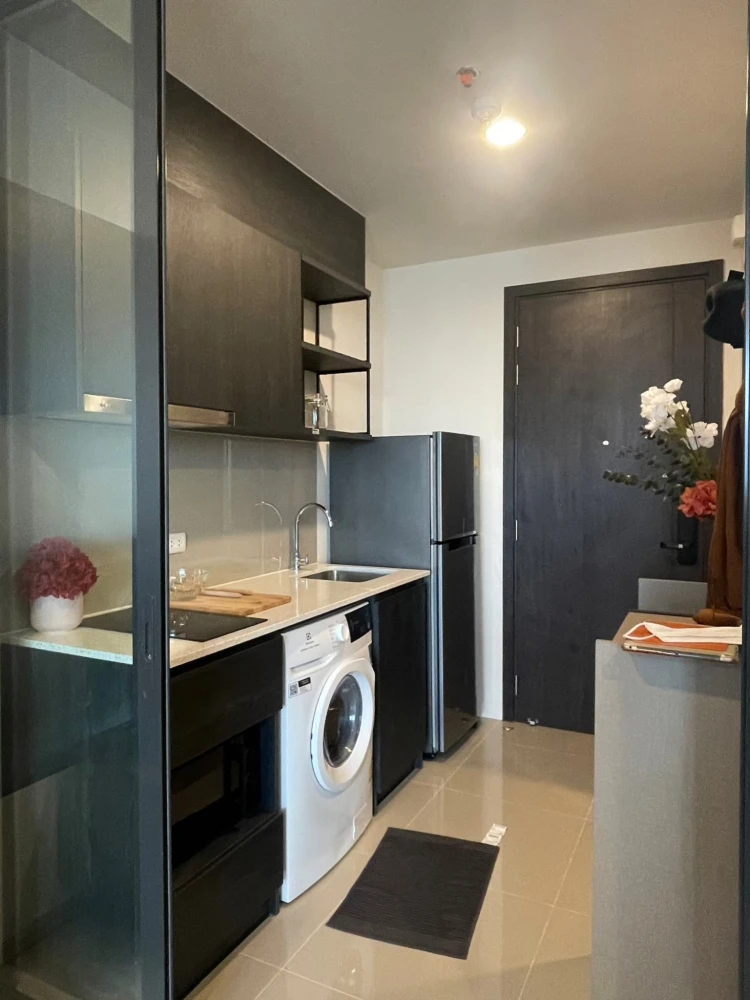 For rent: XT Huaikhwang Studio room, stylishly decorated, fully furnished, just bring your bags and move in.