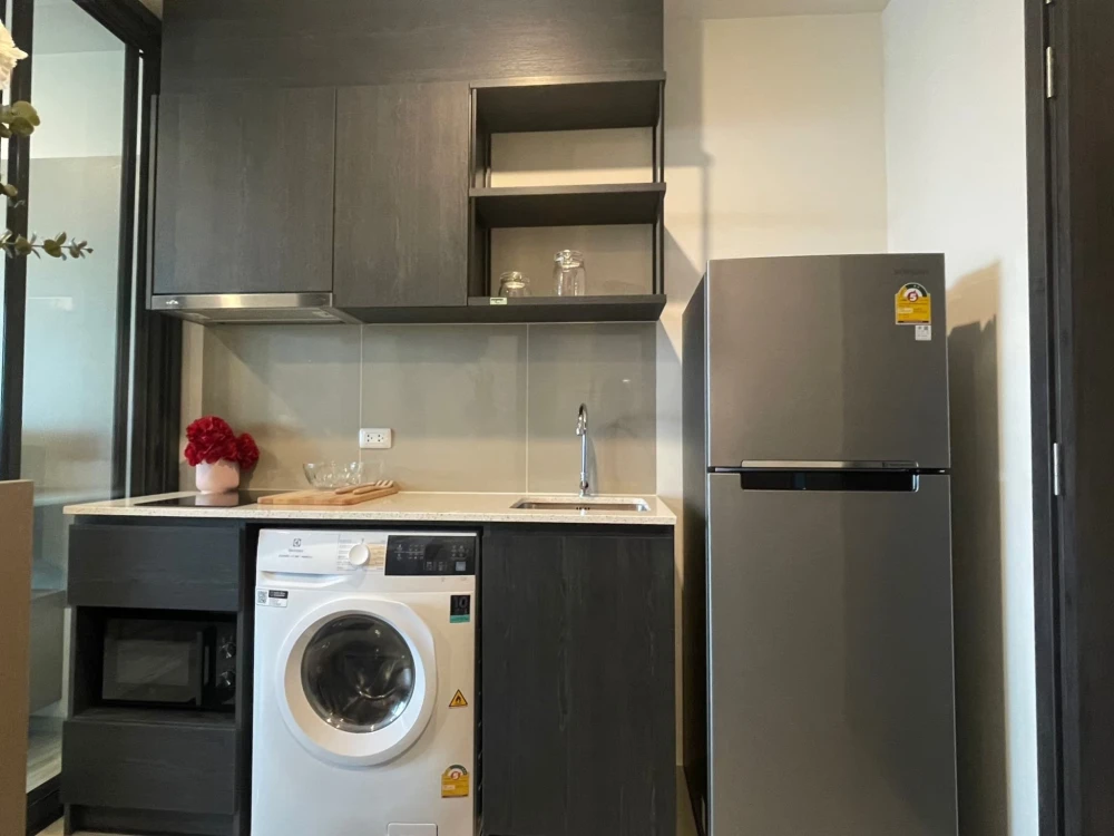 For rent: XT Huaikhwang Studio room, stylishly decorated, fully furnished, just bring your bags and move in.