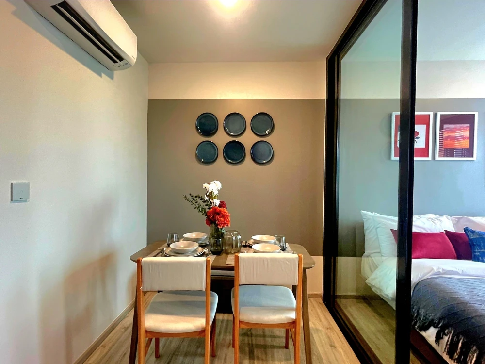 For rent: XT Huaikhwang Studio room, stylishly decorated, fully furnished, just bring your bags and move in.
