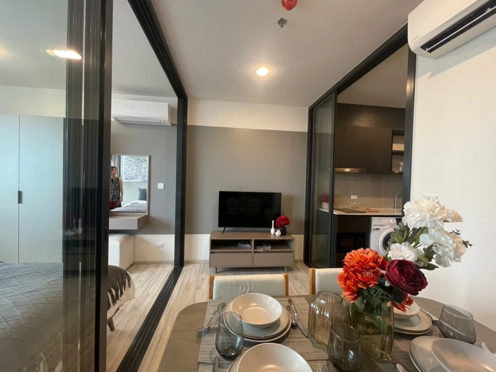 For rent: XT Huaikhwang Studio room, stylishly decorated, fully furnished, just bring your bags and move in.