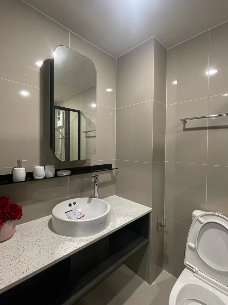 For rent: XT Huaikhwang Studio room, stylishly decorated, fully furnished, just bring your bags and move in.