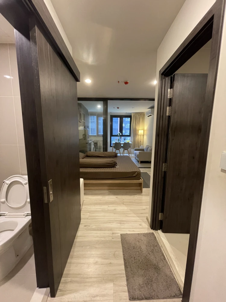 For rent: XT Huaikhwang, room with garden view, fully furnished and equipped with electrical appliances, ready to move in, book now!