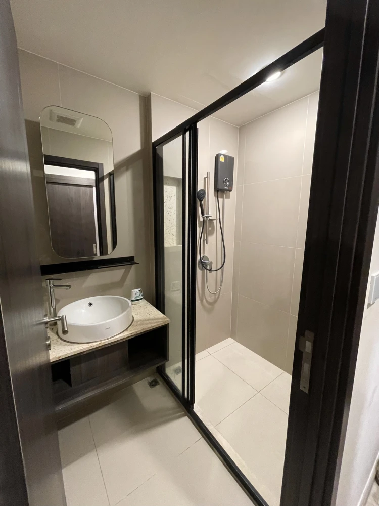 For rent: XT Huaikhwang, room with garden view, fully furnished and equipped with electrical appliances, ready to move in, book now!