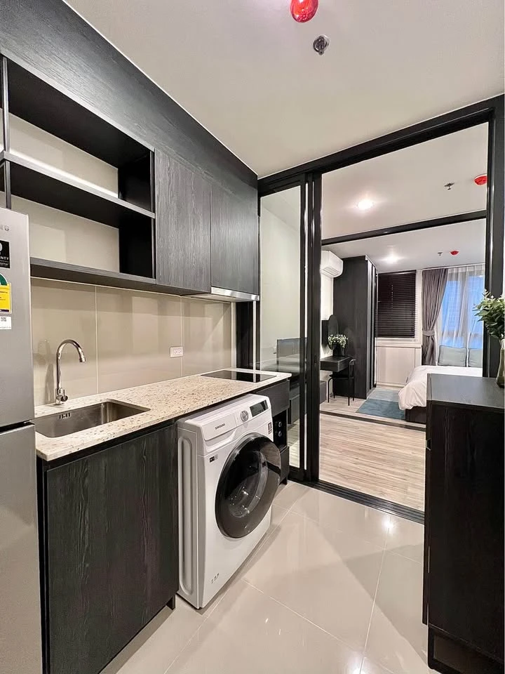 For rent: XT Huaikwang (Huai Khwang Intersection), spacious and comfortable room, fully furnished + complete electrical appliances, reserve now before