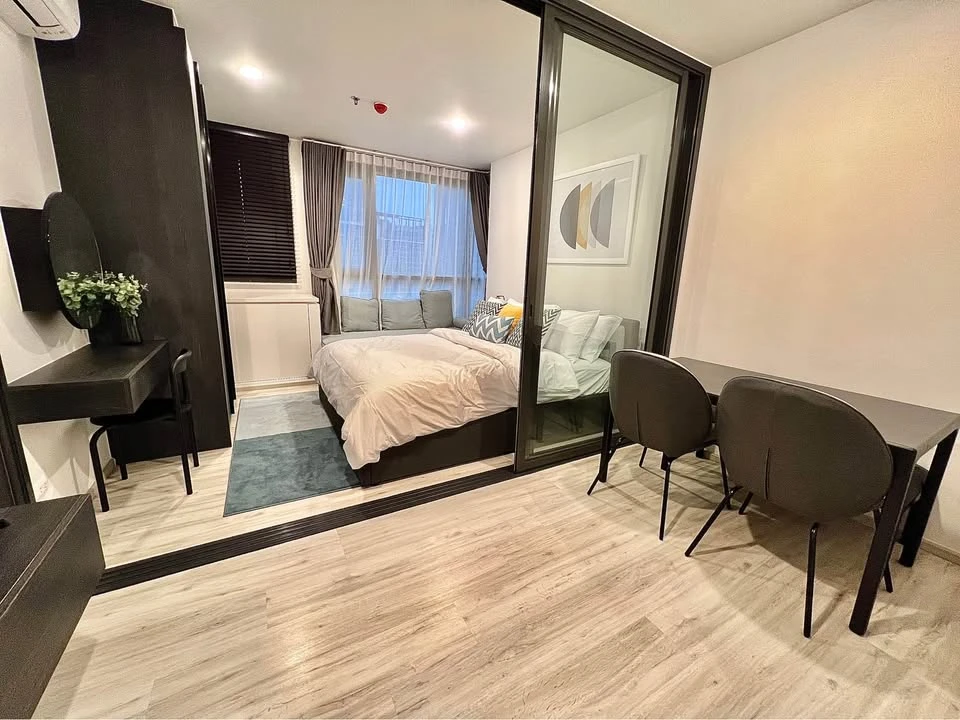 For rent: XT Huaikwang (Huai Khwang Intersection), spacious and comfortable room, fully furnished + complete electrical appliances, reserve now before