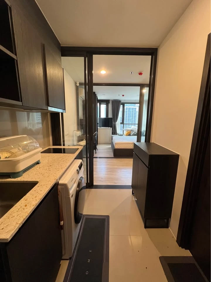 For rent: XT Huaikwang (Huai Khwang Intersection), spacious and comfortable room, fully furnished + complete electrical appliances, reserve now before