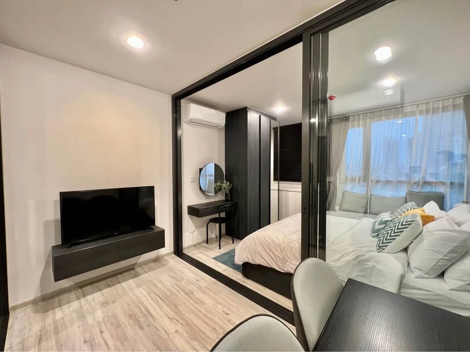 For rent: XT Huaikwang (Huai Khwang Intersection), spacious and comfortable room, fully furnished + complete electrical appliances, reserve now before