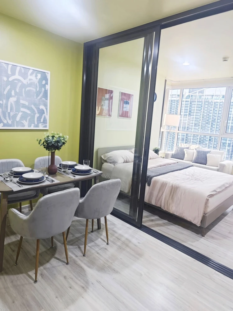For rent: XT Huaykwang, beautiful corner room, 27th floor, sunset view, comes with a special price. Hurry and reserve before it's gone.