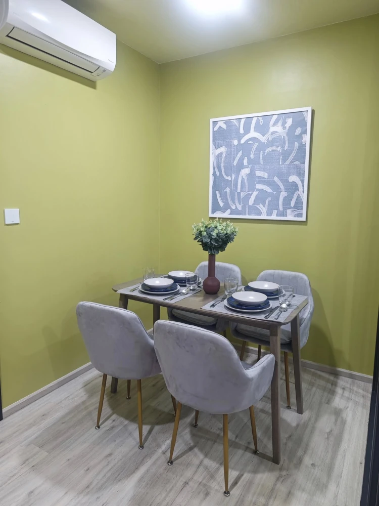 For rent: XT Huaykwang, beautiful corner room, 27th floor, sunset view, comes with a special price. Hurry and reserve before it's gone.