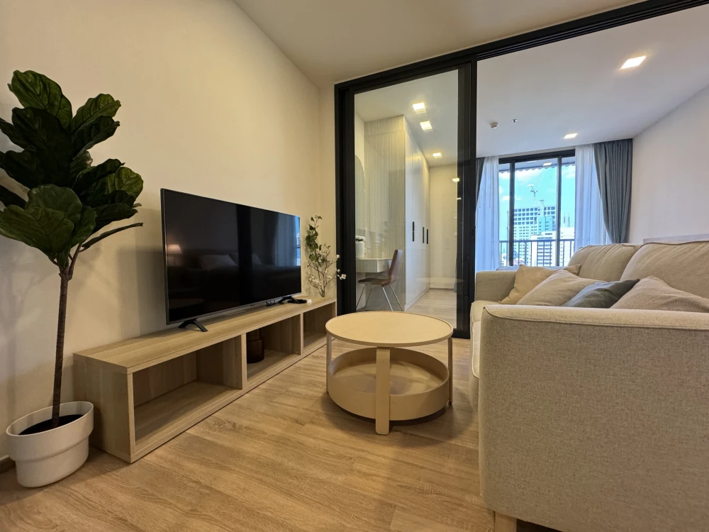 For rent: XT Phayathai, 1 bedroom, 1 bathroom, decorated in a minimalist style, fully furnished, just bring your bags and move in.