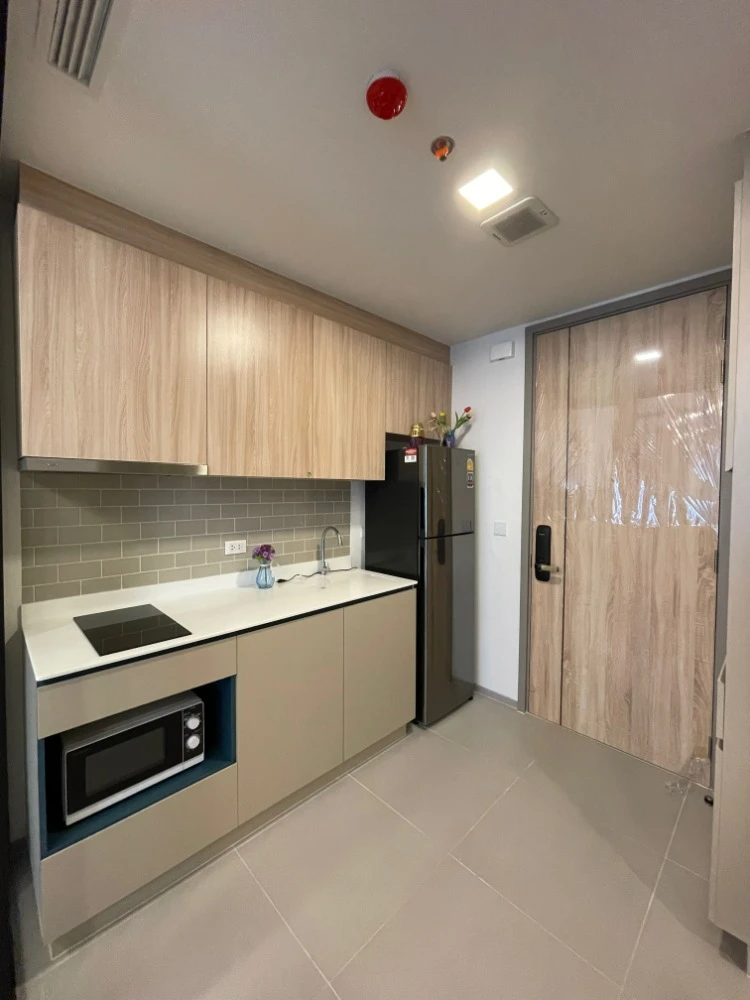 XT Phayathai condo for rent, 19th floor. Nice and fully furnished. Book now!