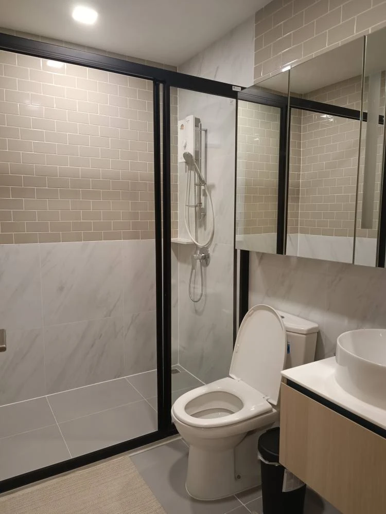 For rent: XT PHAYATHAI, 26th floor, very high, balcony facing north, not hot sun, good quality electrical appliances and appliances, fully furnished,