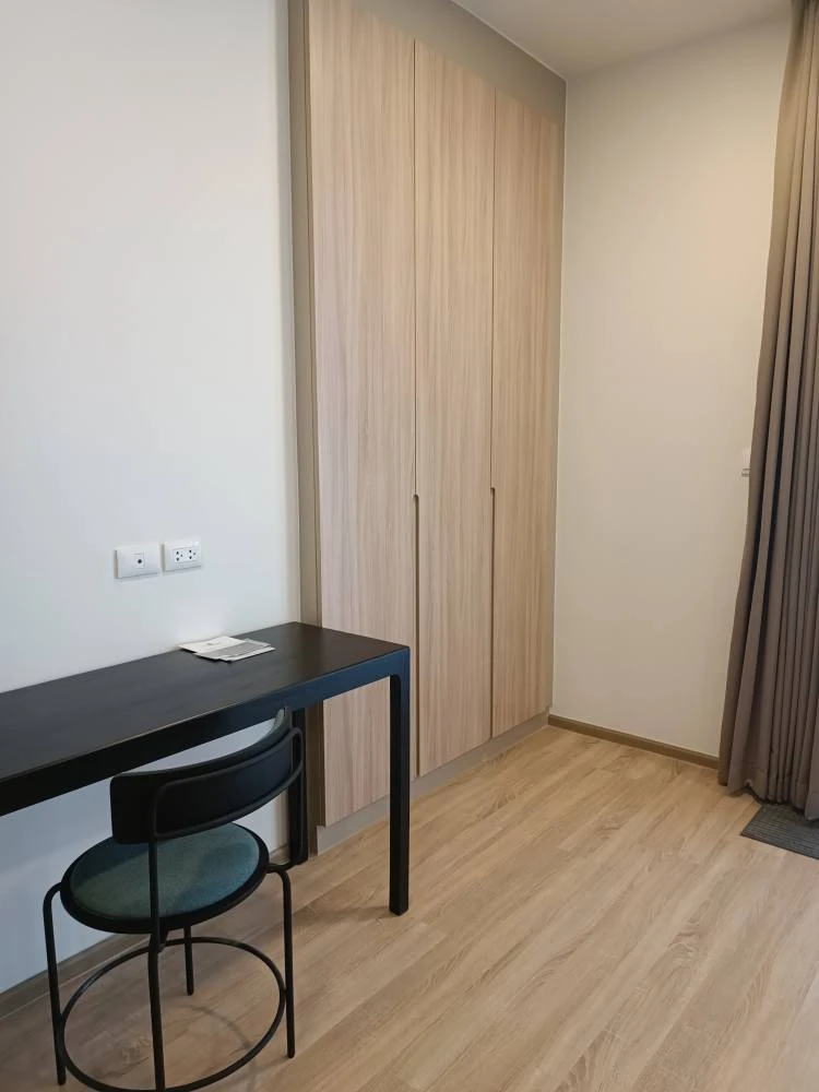 For rent: XT PHAYATHAI, 26th floor, very high, balcony facing north, not hot sun, good quality electrical appliances and appliances, fully furnished,