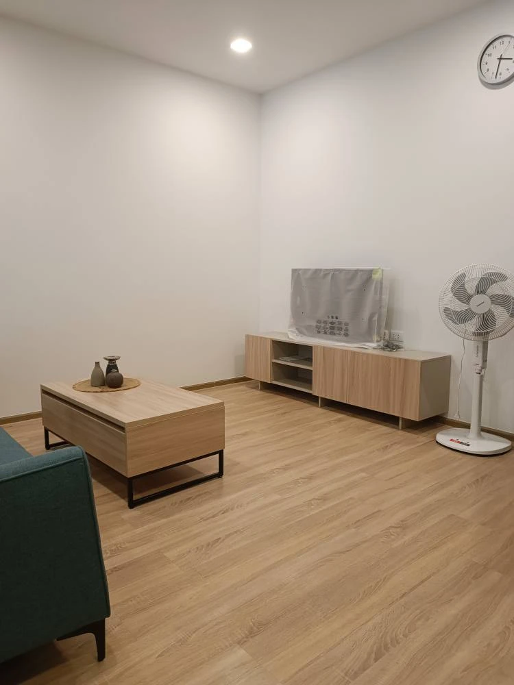 For rent: XT PHAYATHAI, 26th floor, very high, balcony facing north, not hot sun, good quality electrical appliances and appliances, fully furnished,