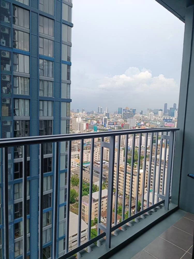 For rent: XT PHAYATHAI, 26th floor, very high, balcony facing north, not hot sun, good quality electrical appliances and appliances, fully furnished,