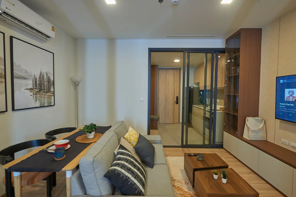XT Phayathai for rent. Minimalist and warm style, ready to move in with a modern feel. Don't miss out!