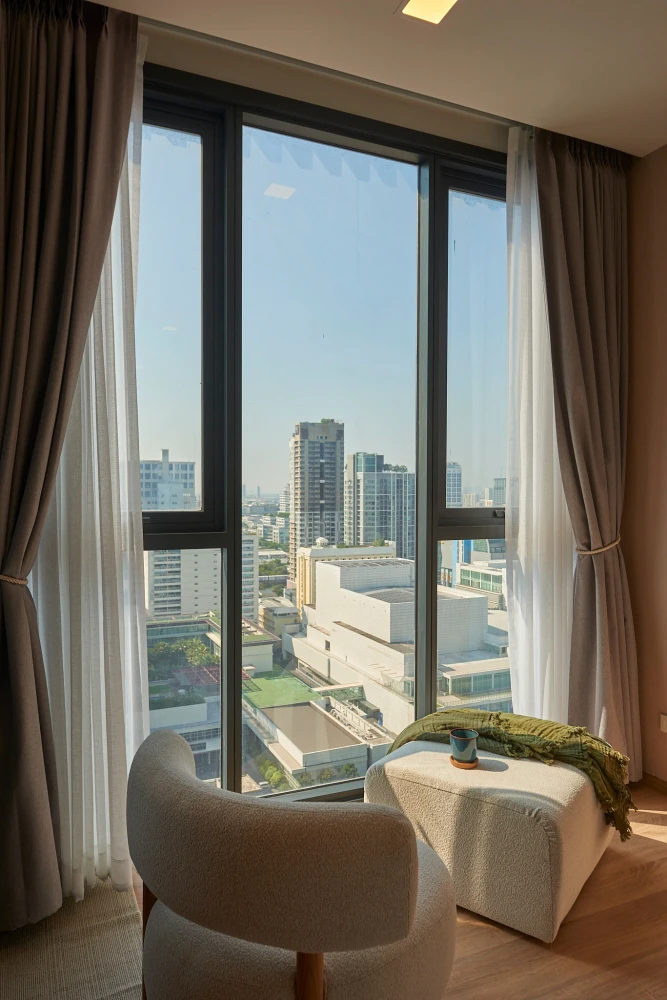 XT Phayathai for rent. Minimalist and warm style, ready to move in with a modern feel. Don't miss out!