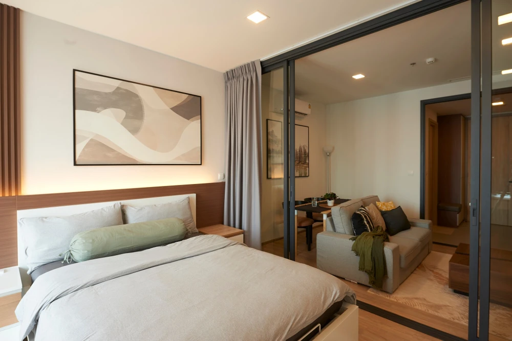 XT Phayathai for rent. Minimalist and warm style, ready to move in with a modern feel. Don't miss out!
