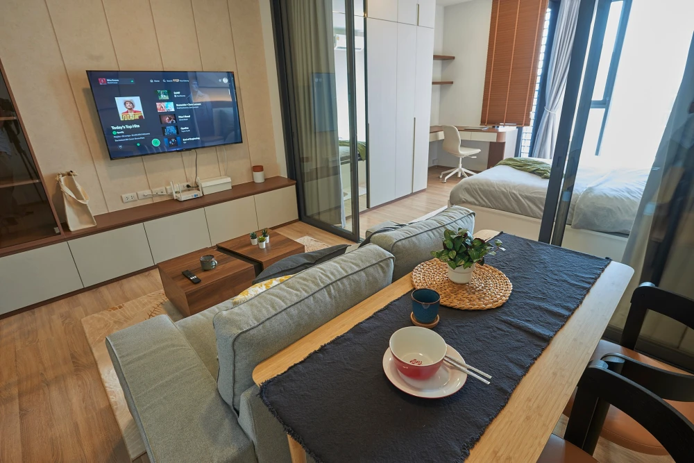 XT Phayathai for rent. Minimalist and warm style, ready to move in with a modern feel. Don't miss out!
