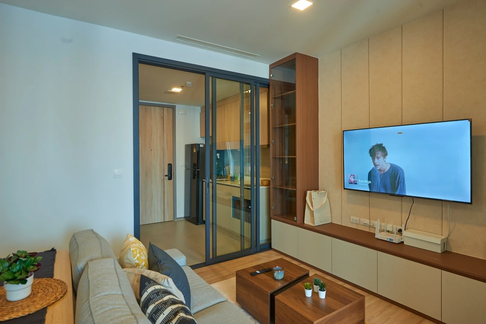 XT Phayathai for rent. Minimalist and warm style, ready to move in with a modern feel. Don't miss out!
