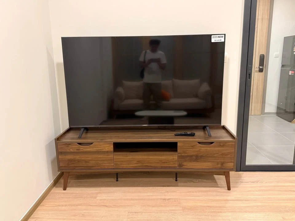 XT Phayathai for rent, has a balcony, no blocked view, the building next door is not on the school side, spacious living room, decorated in a minimali