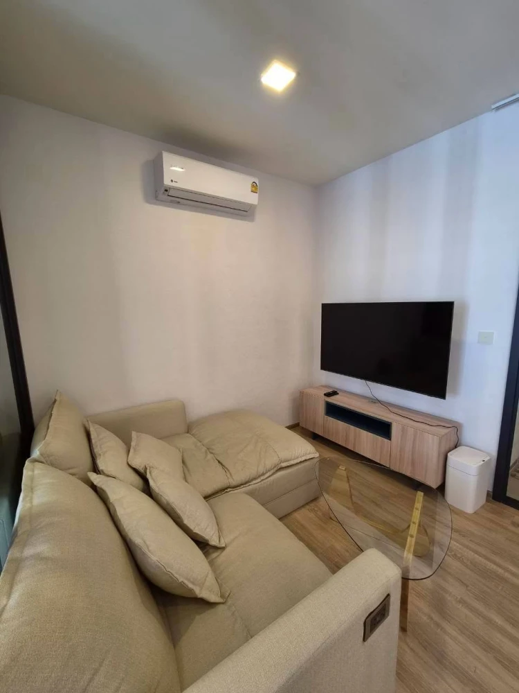 XT Phayathai for rent. Spacious room with ample living space and complete amenities. Don't miss out!