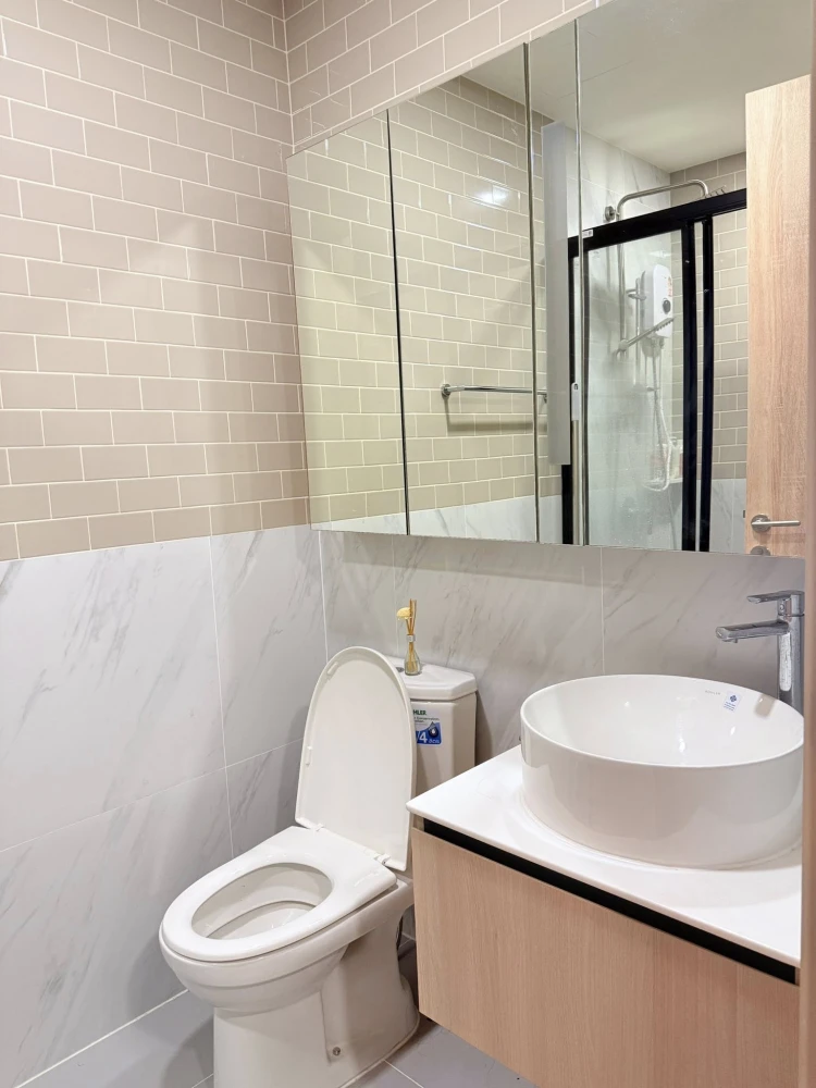XT Phayathai for rent, glass partition room with clear zone, fully furnished, ready to move in, not on the school side, unblocked view, reserve now.