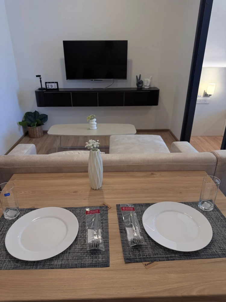 XT Phayathai for rent, glass partition room with clear zone, fully furnished, ready to move in, not on the school side, unblocked view, reserve now.