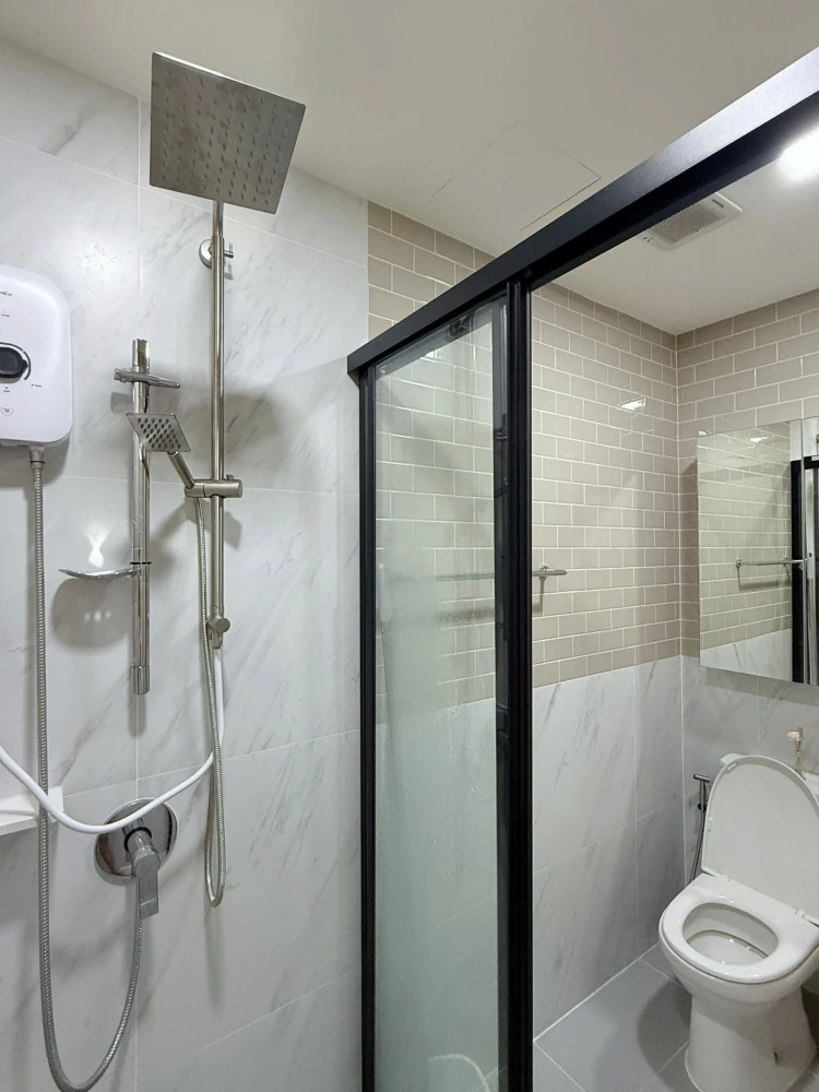 XT Phayathai for rent, glass partition room with clear zone, fully furnished, ready to move in, not on the school side, unblocked view, reserve now.