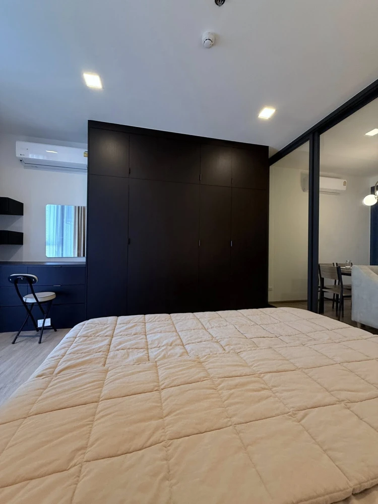 XT Phayathai for rent, glass partition room with clear zone, fully furnished, ready to move in, not on the school side, unblocked view, reserve now.
