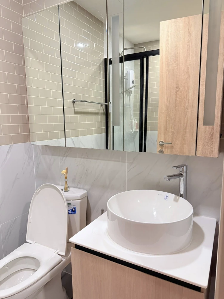 XT Phayathai for rent, glass partition room with clear zone, fully furnished, ready to move in, not on the school side, unblocked view, reserve now.