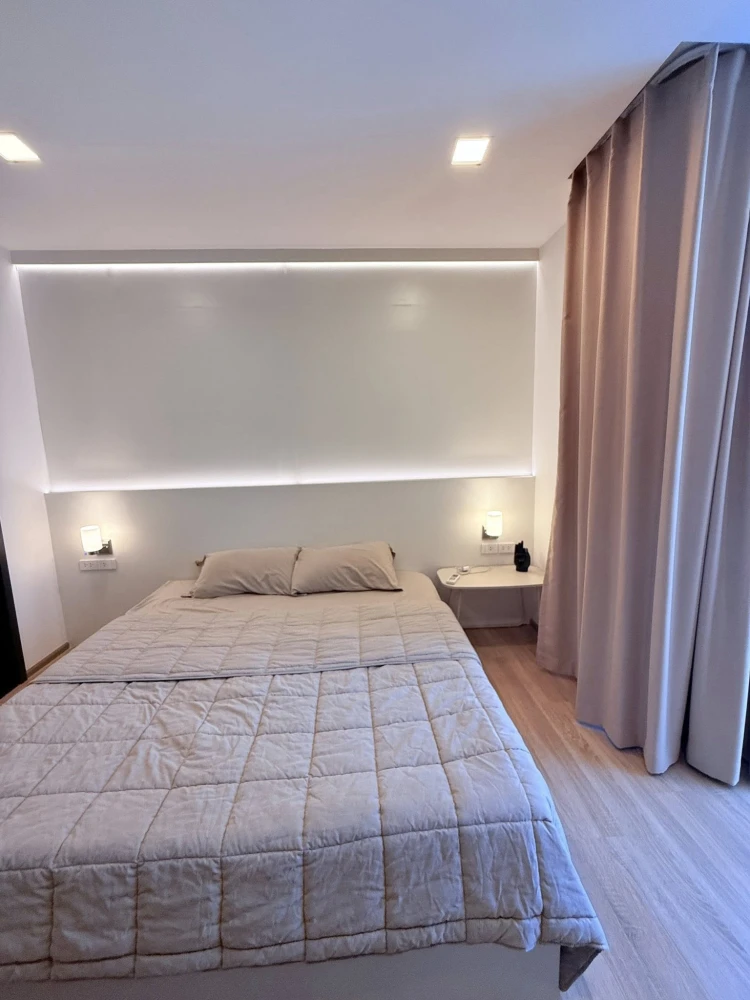 XT Phayathai for rent, glass partition room with clear zone, fully furnished, ready to move in, not on the school side, unblocked view, reserve now.