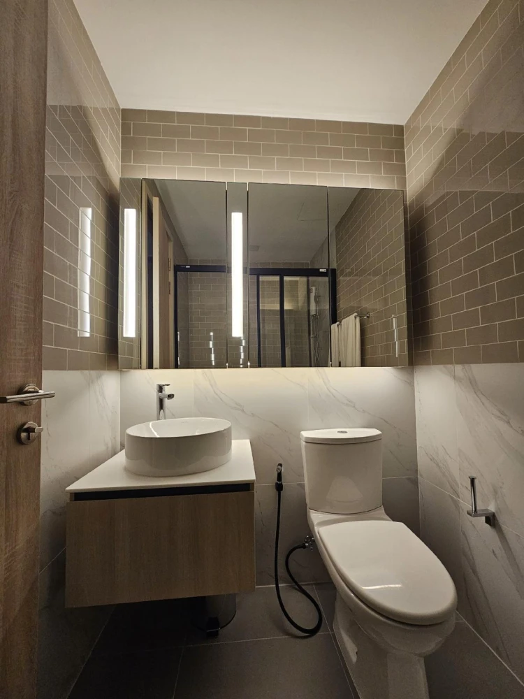 For rent: XT Phayathai, a nice room on the 17th floor, good location, beautiful view, fully furnished. With such a good deal,what are you waiting for?