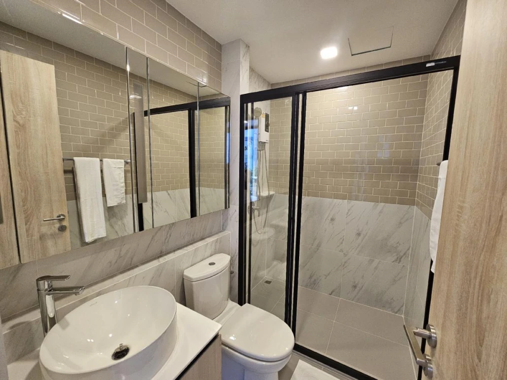 For rent: XT Phayathai, a nice room on the 17th floor, good location, beautiful view, fully furnished. With such a good deal,what are you waiting for?