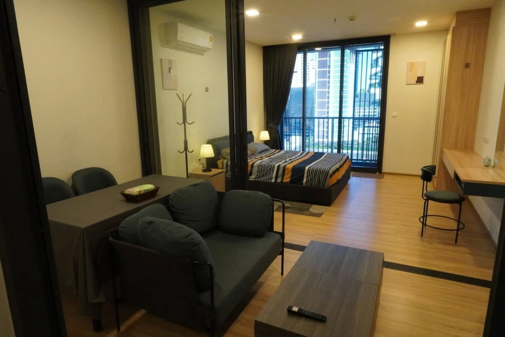 For rent: XT Phayathai. A comfortable and spacious apartment in a great location with convenient transportation. Don't miss out!
